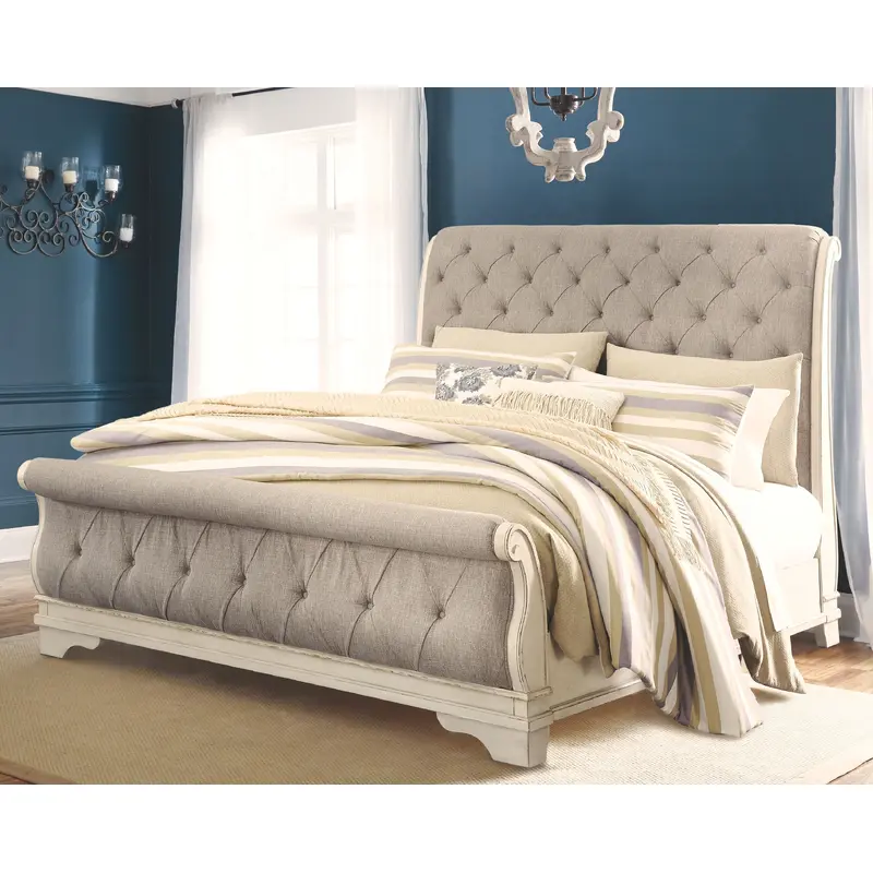 Realyn - Upholstered Sleigh Bed