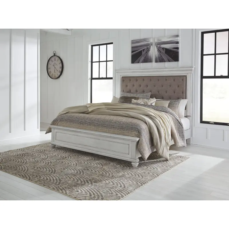 Kanwyn - Upholstered Panel Bed